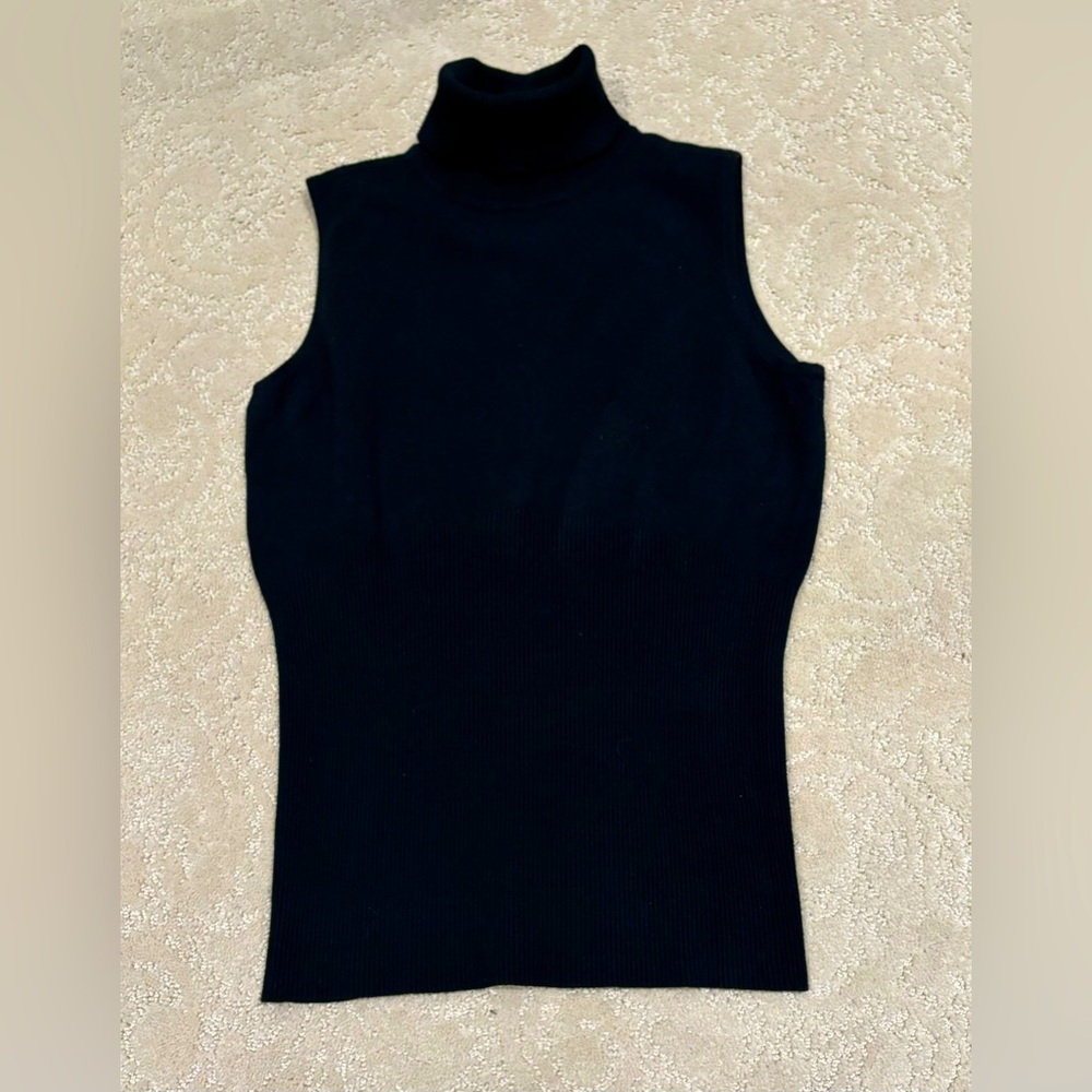 White House Black Market Size  L sleeveless turtleneck tank.